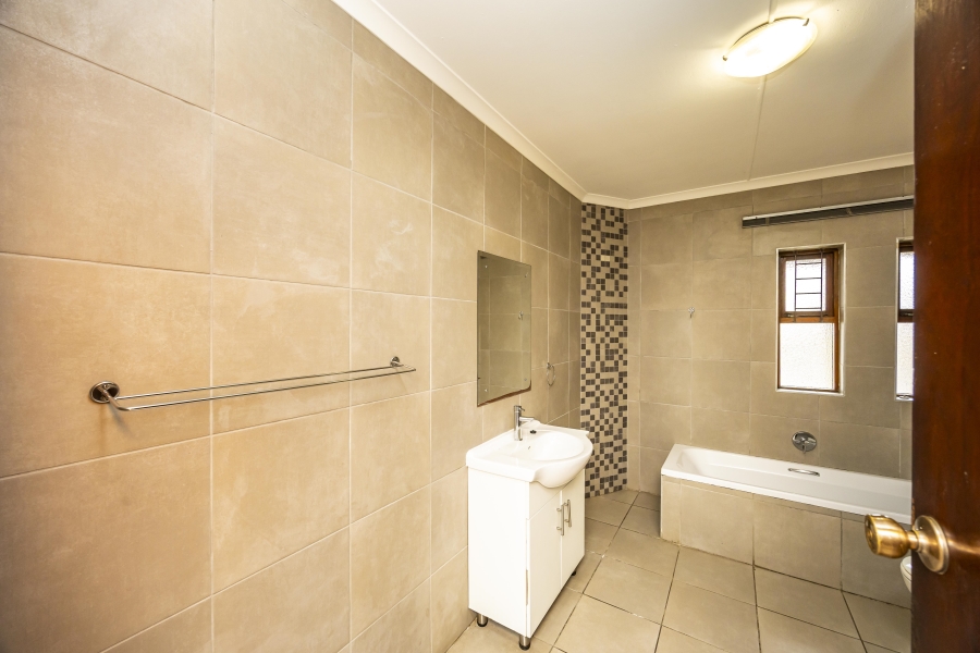 3 Bedroom Property for Sale in Bonza Bay Eastern Cape